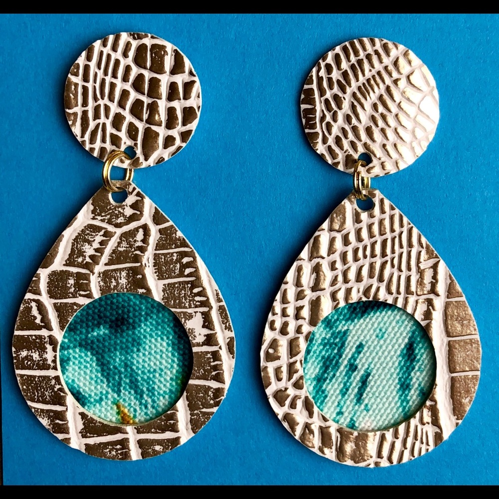 NWOT Earrings Dangle Earrings Aqua Blue White